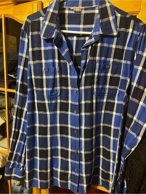 Duluth trading women’s Blue and Black Plaid Button-Up Shirt